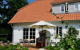 Ferienhaus  Sealounge  an der Ostsee, Sauna, Strandkorb, free W-LAN - SEASIDE -